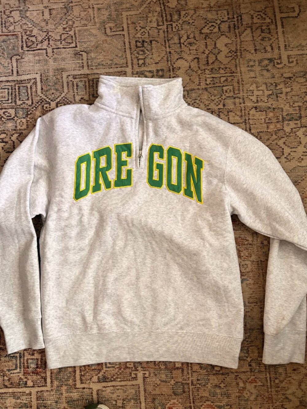 NWOT Gray Oregon Ducks quarter zip sweatshirt with green and yellow text SZ M